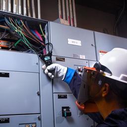 FLIR CM57-2 แคลมป์มิเตอร์ AC 30 ถึง 3000 A image