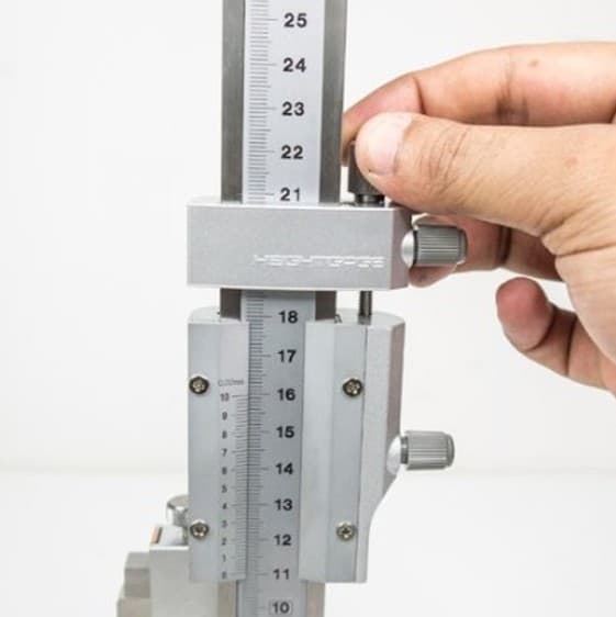Mitutoyo M-514-104 Vernier Height Gage (0 - 450mm)-photo2