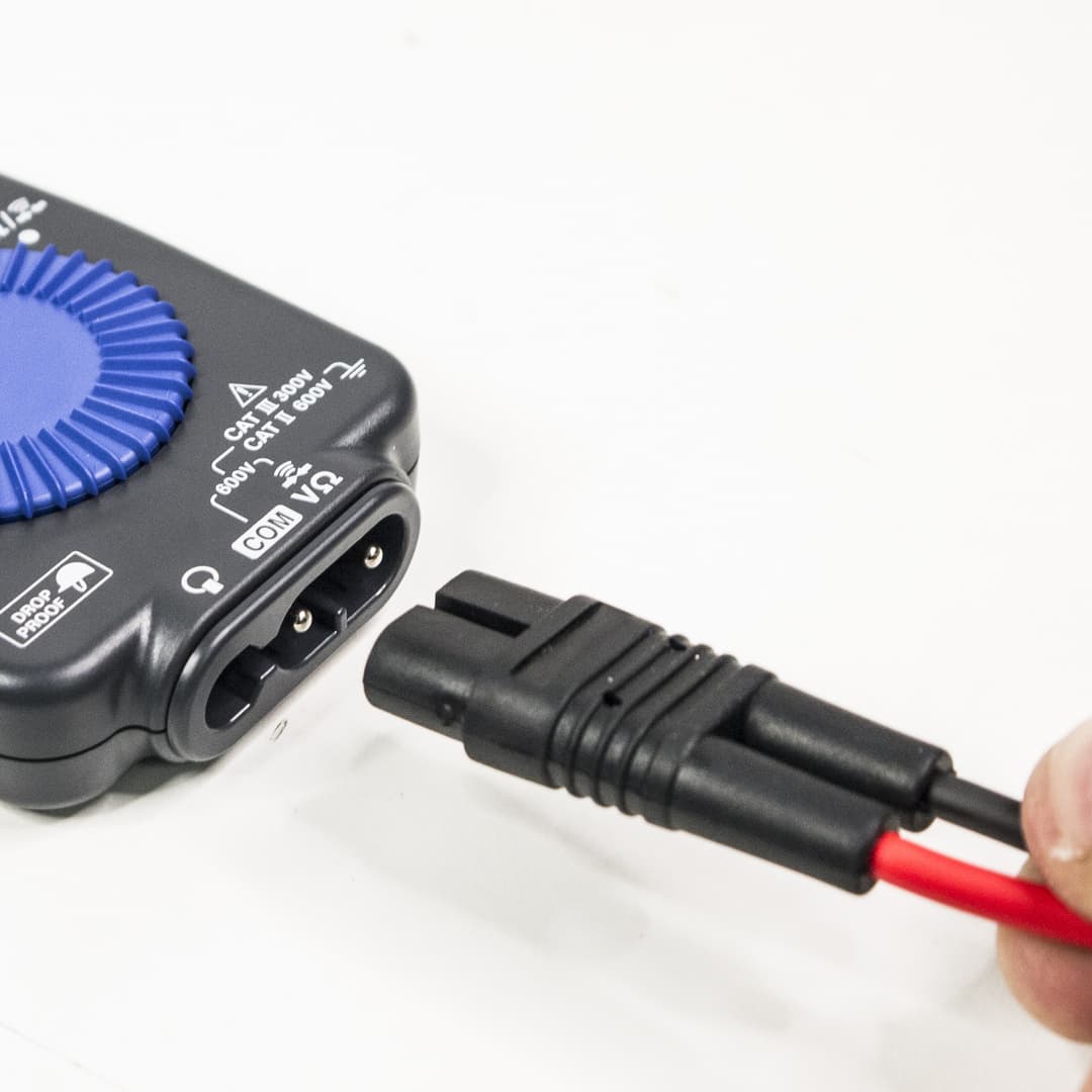 HIOKI-3280-10F การเชื่อมต่อสายวัดเข้ากับช่องเสียบ COM และ V/Ω