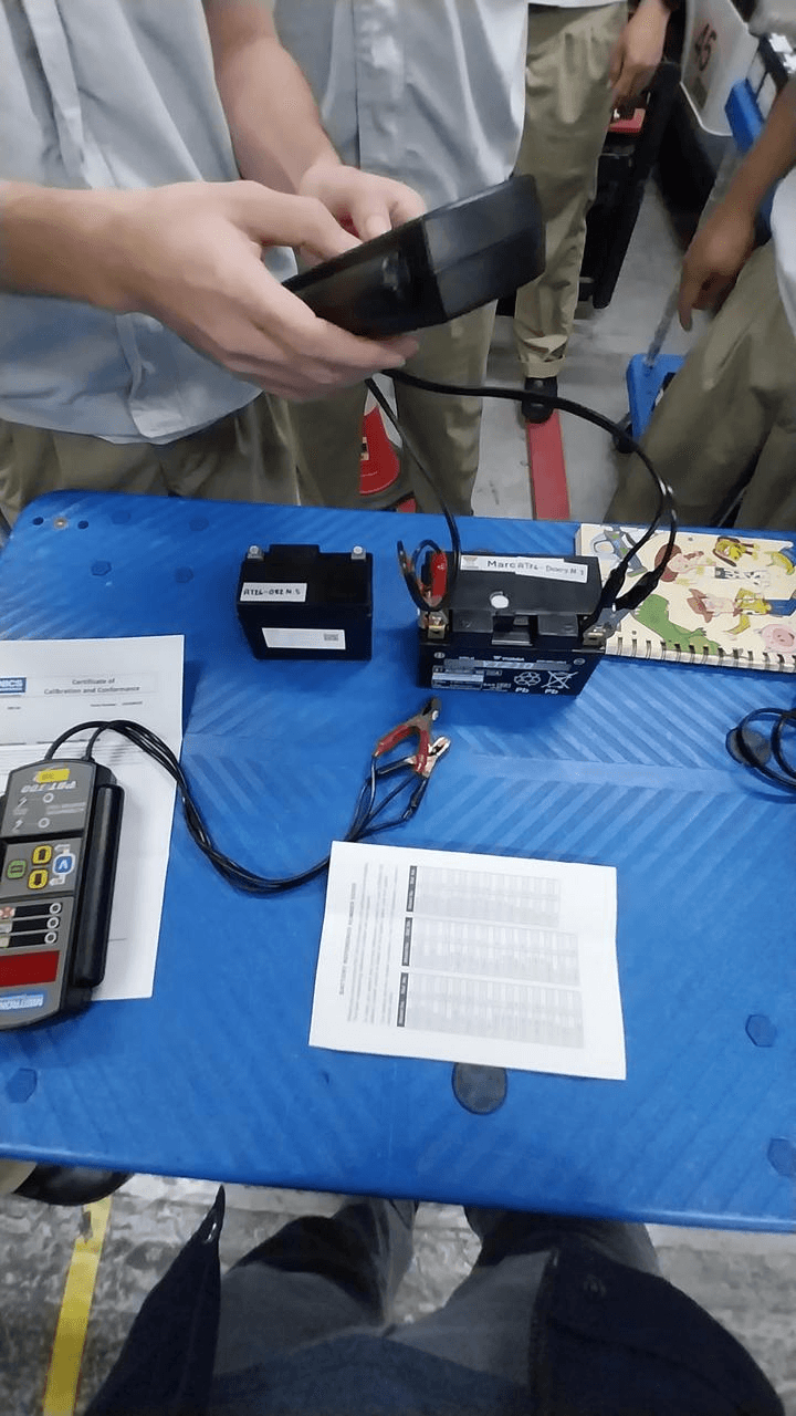 เครื่องทดสอบแบตเตอรี่ในรูปคือ Midtronics FBT-50-photo1