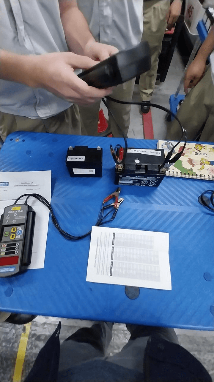 เครื่องทดสอบแบตเตอรี่ในรูปคือ Midtronics FBT-50-photo2