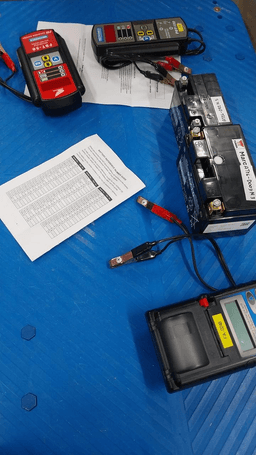 เครื่องทดสอบแบตเตอรี่ในรูปคือ Midtronics FBT-50_01-small-photo5