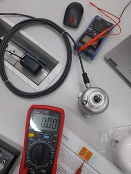 ส่งเครื่องพร้อมสอนการต่อสายเซ็นเซอร์วัดพลังงานแสง_01-small-photo1