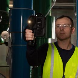 FLIR-i34 กล้องถ่ายภาพความร้อน App-Enabled Thermal Camera image